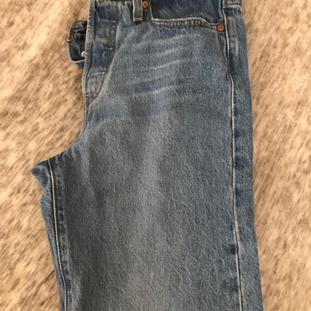 Levis - Picture 8 of 8